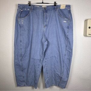 Universal Thread Women’s High Rise Curved Leg Light Blue Denim Jeans Size 26